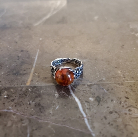 STERLING silver ring with an amber stone. Size 6 - Picture 4 of 5